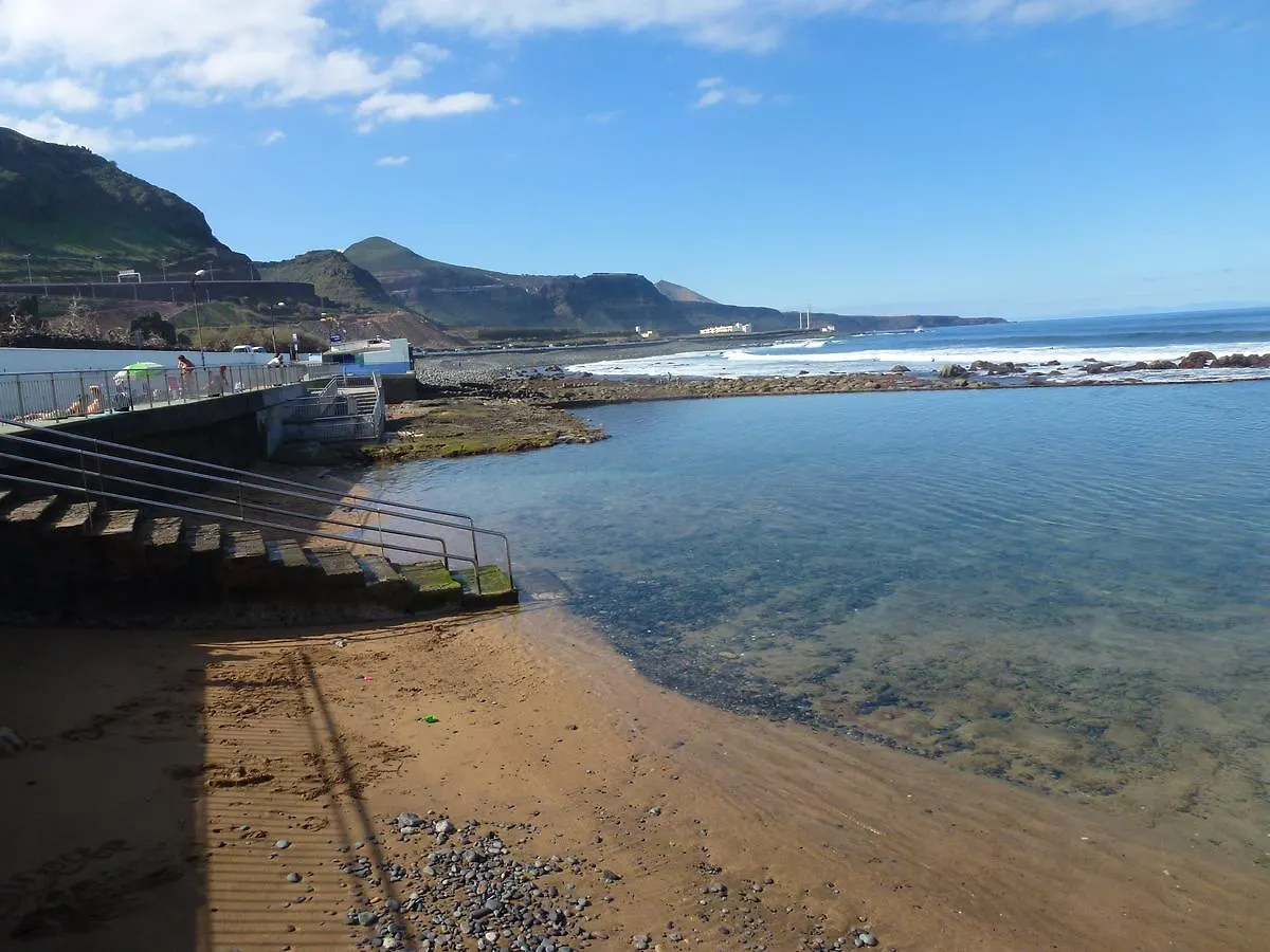 Atlantis Surf Hostel Moya  Maison d'hôtes
